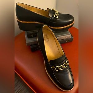 Naturalizer Desi Loafer Very comfortable! Worn once. Too big for me.